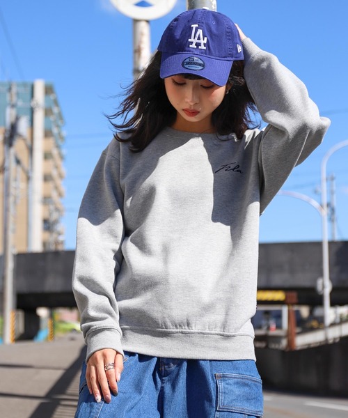 FILA(フィラ)の「【別注】 【FILA】 アソート ロゴ ルーズシルエット 裏起毛 長袖 スウェット トレーナー(スウェット・レディース・ホワイト/ブラック/ネイビー/オートミール/杢グレー/ホワイト系/ホワイト系1/ホワイト系2/ホワイト系3/ホワイト系4/ブラック系/ブラック系1/ブラック系2/ブラック系3/ブラック系4/グレー系/グレー系1/グレー系2/アイボリー系/アイボリー系1/アイボリー系2/ネイビー系/ネイビー系1/ネイビー系2・MEDIUM/LARGE/X-LARGE)」の16枚目の写真