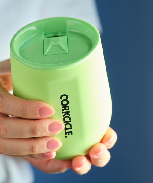 CORKCICLE（コークシクル）の「【在庫限り】12oz/300ml NEON STEMLESS Tumbler ステムレスタンブラー ネオン Coral/Citron/Kokomo/Berry Punch [CORKCICLE/コークシクル]（グラス/マグカップ/タンブラー・レディース・エメラルド/グリーン系その他/コーラル/フューシャピンク・ONE SIZE/ONESIZE）」の3枚目の写真