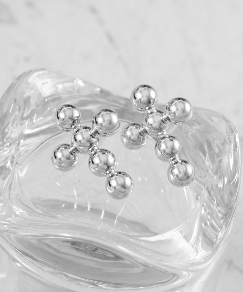 Figments（フィグメンツ）の「ボールクロスピアス（ピアス（両耳用）・レディース・シルバー・FREE）」の2枚目の写真