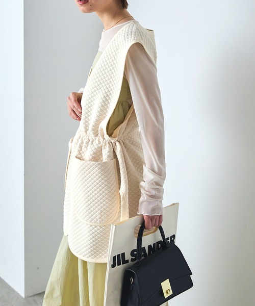 forksy.（フォルクシー）の「【forksy.】ウエストドロストキルティングベスト（ベスト・レディース・ブラック/アイボリー/カーキ/ライトイエロー・FREE）」の19枚目の写真