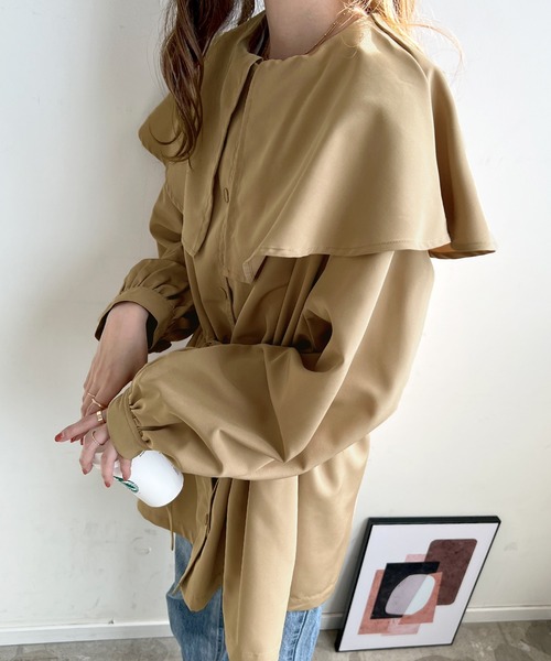 Futier land（フューティアランド）の「ビッグカラーショートトレンチコート（トレンチコート・レディース・アイボリー/ブラック/ベージュ/カーキ・MEDIUM）」の5枚目の写真