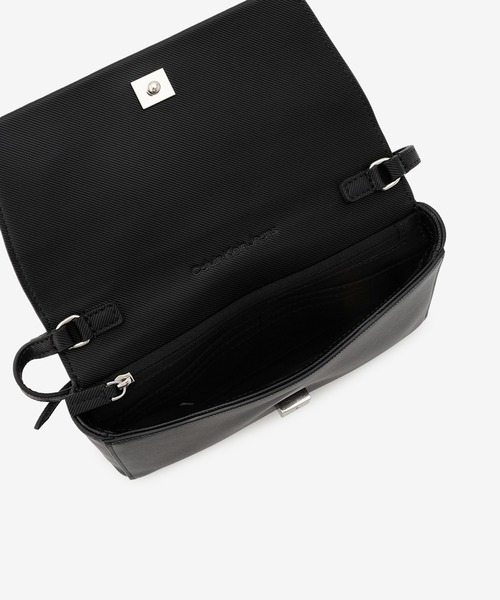 Calvin Klein（カルバン・クライン）の「ミニマルロゴショルダーウォレットバッグ（ショルダーバッグ・レディース・ブラック/ブラウン・FREE）」の5枚目の写真