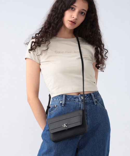 Calvin Klein（カルバン・クライン）の「ミニマルロゴショルダーウォレットバッグ（ショルダーバッグ・レディース・ブラック/ブラウン・FREE）」の7枚目の写真