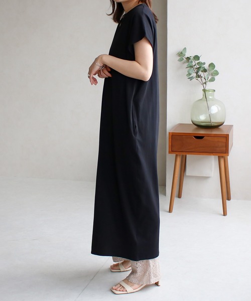 Social GIRL(ソーシャルガール)の「スリットキーネックTシャツワンピース(ワンピース・レディース・ブラック/オフホワイト/ベージュ/グレイッシュベージュ・M)」の19枚目の写真