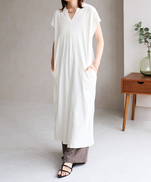 Social GIRL(ソーシャルガール)の「スリットキーネックTシャツワンピース(ワンピース・レディース・ブラック/オフホワイト/ベージュ/グレイッシュベージュ・M)」の12枚目の写真