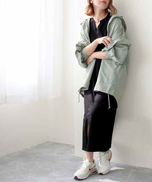 Social GIRL(ソーシャルガール)の「スリットキーネックTシャツワンピース(ワンピース・レディース・ブラック/オフホワイト/ベージュ/グレイッシュベージュ・M)」の15枚目の写真