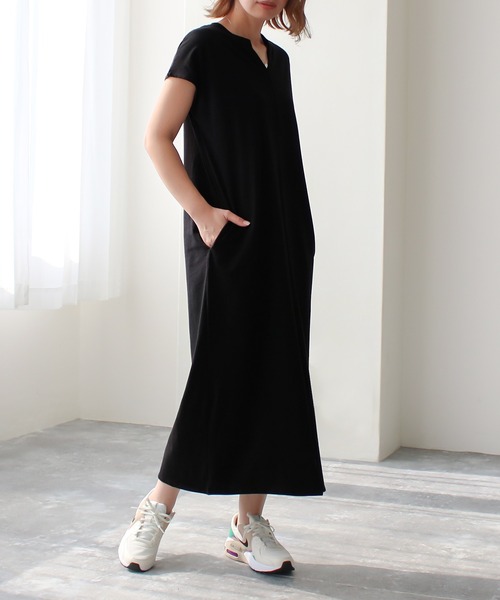 Social GIRL(ソーシャルガール)の「スリットキーネックTシャツワンピース(ワンピース・レディース・ブラック/オフホワイト/ベージュ/グレイッシュベージュ・M)」の14枚目の写真