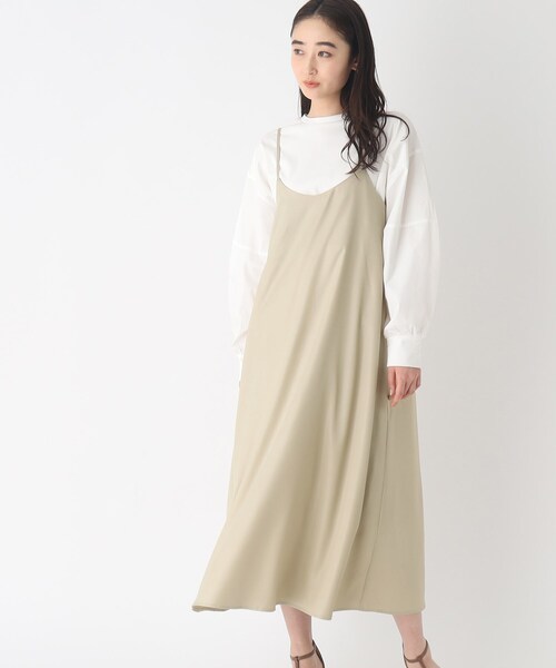 OPAQUE.CLIP(オペークドットクリップ)の「◆レザーライクサテン キャミワンピース【洗濯機洗い可】(ワンピース・レディース・グレー系その他/サンドベージュ・38/40)」の2枚目の写真