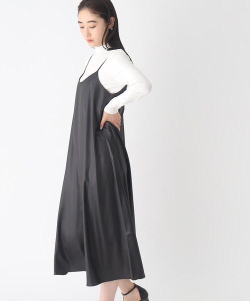 OPAQUE.CLIP(オペークドットクリップ)の「◆レザーライクサテン キャミワンピース【洗濯機洗い可】(ワンピース・レディース・グレー系その他/サンドベージュ・38/40)」の20枚目の写真