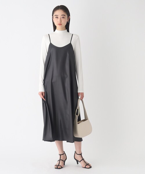 OPAQUE.CLIP(オペークドットクリップ)の「◆レザーライクサテン キャミワンピース【洗濯機洗い可】(ワンピース・レディース・グレー系その他/サンドベージュ・38/40)」の10枚目の写真