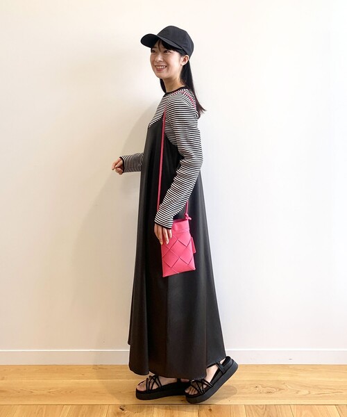 OPAQUE.CLIP(オペークドットクリップ)の「◆レザーライクサテン キャミワンピース【洗濯機洗い可】(ワンピース・レディース・グレー系その他/サンドベージュ・38/40)」の18枚目の写真