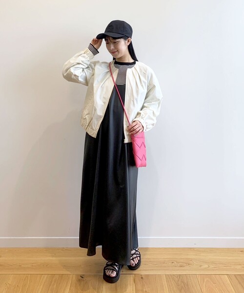 OPAQUE.CLIP(オペークドットクリップ)の「◆レザーライクサテン キャミワンピース【洗濯機洗い可】(ワンピース・レディース・グレー系その他/サンドベージュ・38/40)」の21枚目の写真