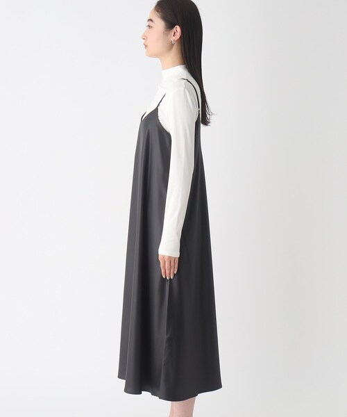 OPAQUE.CLIP(オペークドットクリップ)の「◆レザーライクサテン キャミワンピース【洗濯機洗い可】(ワンピース・レディース・グレー系その他/サンドベージュ・38/40)」の11枚目の写真