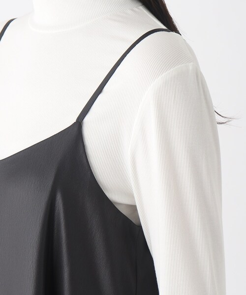 OPAQUE.CLIP(オペークドットクリップ)の「◆レザーライクサテン キャミワンピース【洗濯機洗い可】(ワンピース・レディース・グレー系その他/サンドベージュ・38/40)」の5枚目の写真