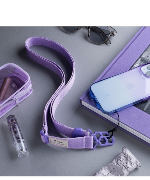 iFace（アイフェイス）の「iFace Hang and ショルダーストラップ（スマホグッズ・レディース・ベージュ/ライトカーキ/オレンジ/サックスブルー/ブラック/クリア/ラメ/その他1/ブルー系その他/グリーン系その他/グリーン系その他2/オレンジ系その他/ベージュ系その他/トリコロール/パープル系その他/ネイビー/パープル/ブラウン/桜/ライトグレー/アイボリー/バーガンディー/Moca・FREE）」の14枚目の写真