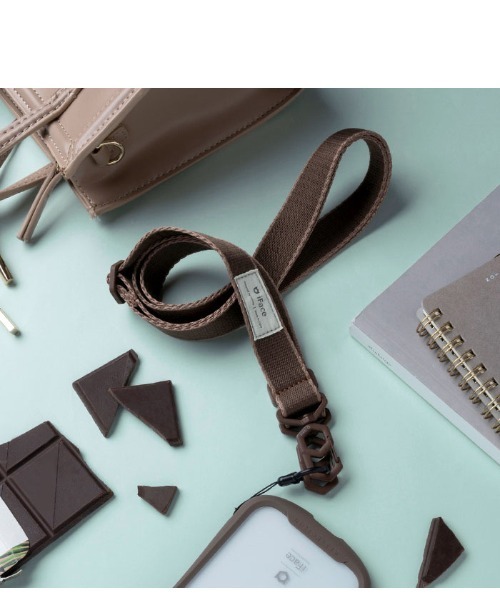 iFace（アイフェイス）の「iFace Hang and ショルダーストラップ（スマホグッズ・レディース・ベージュ/ライトカーキ/オレンジ/サックスブルー/ブラック/クリア/ラメ/その他1/ブルー系その他/グリーン系その他/グリーン系その他2/オレンジ系その他/ベージュ系その他/トリコロール/パープル系その他/ネイビー/パープル/ブラウン/桜/ライトグレー/アイボリー/バーガンディー/Moca・FREE）」の4枚目の写真