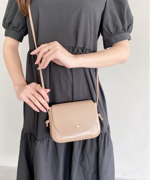 thank U more(サンキューモア)の「フェイクレザー シンプルショルダーバッグ(ショルダーバッグ・レディース・ダークブラウン/ブラック/ベージュ/ブラウン/ホワイト・FREE)」の12枚目の写真