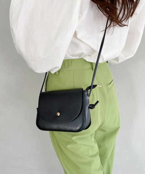 thank U more(サンキューモア)の「フェイクレザー シンプルショルダーバッグ(ショルダーバッグ・レディース・ダークブラウン/ブラック/ベージュ/ブラウン/ホワイト・FREE)」の17枚目の写真