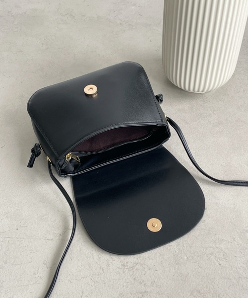 thank U more(サンキューモア)の「フェイクレザー シンプルショルダーバッグ(ショルダーバッグ・レディース・ダークブラウン/ブラック/ベージュ/ブラウン/ホワイト・FREE)」の21枚目の写真
