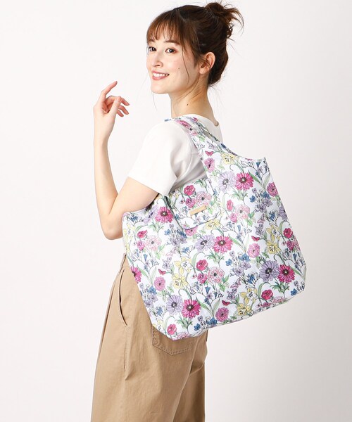 LAURA ASHLEY（ローラアシュレイ）の「【70周年セレブレーティングプリント】ギリー柄 パッカブルマイバッグ（エコバッグ/サブバッグ・レディース・ホワイト系1/ブルー系5・00）」の11枚目の写真