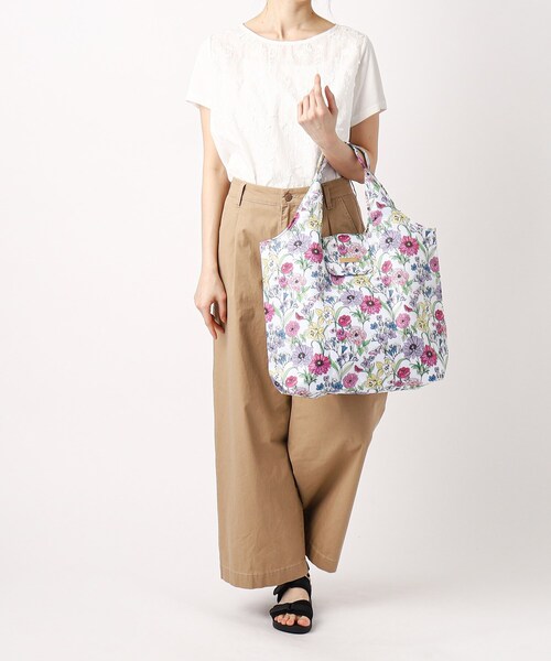 LAURA ASHLEY（ローラアシュレイ）の「【70周年セレブレーティングプリント】ギリー柄 パッカブルマイバッグ（エコバッグ/サブバッグ・レディース・ホワイト系1/ブルー系5・00）」の12枚目の写真