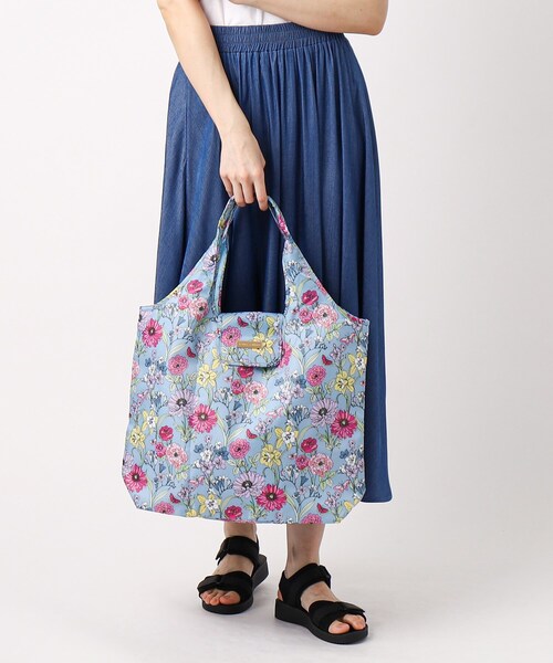 LAURA ASHLEY（ローラアシュレイ）の「【70周年セレブレーティングプリント】ギリー柄 パッカブルマイバッグ（エコバッグ/サブバッグ・レディース・ホワイト系1/ブルー系5・00）」の15枚目の写真