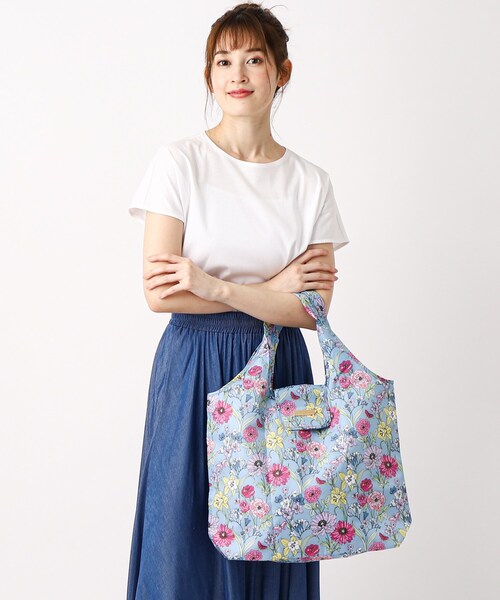 LAURA ASHLEY（ローラアシュレイ）の「【70周年セレブレーティングプリント】ギリー柄 パッカブルマイバッグ（エコバッグ/サブバッグ・レディース・ホワイト系1/ブルー系5・00）」の16枚目の写真