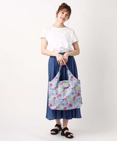 LAURA ASHLEY（ローラアシュレイ）の「【70周年セレブレーティングプリント】ギリー柄 パッカブルマイバッグ（エコバッグ/サブバッグ・レディース・ホワイト系1/ブルー系5・00）」の17枚目の写真