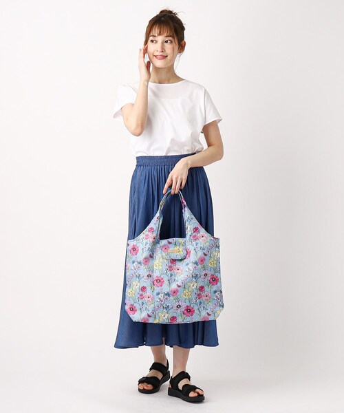 LAURA ASHLEY（ローラアシュレイ）の「【70周年セレブレーティングプリント】ギリー柄 パッカブルマイバッグ（エコバッグ/サブバッグ・レディース・ホワイト系1/ブルー系5・00）」の18枚目の写真