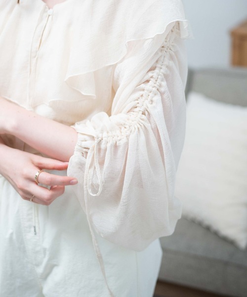 WEGO（ウィゴー）の「WEGO/2WAYドロストスリーブフリルブラウス（シャツ/ブラウス・レディース・アイボリー/ライトブラウン・FREE）」の6枚目の写真