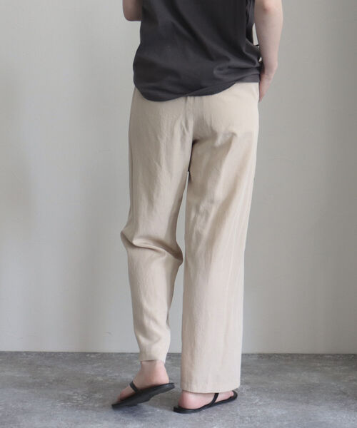 fredy emue（フレディエミュ）の「シルキーリネンブレンドセミワイドパンツ（その他パンツ・レディース・カーキ/ブラック/ベージュ・36/34/38）」の10枚目の写真