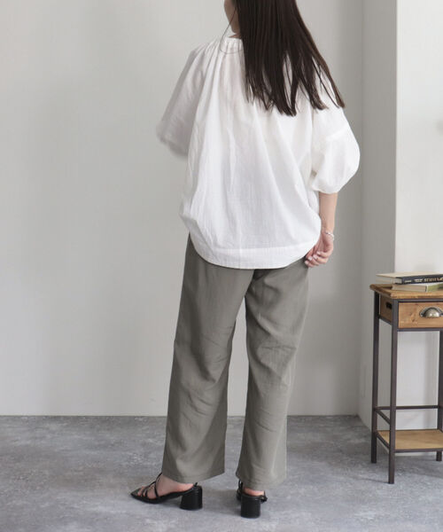 fredy emue（フレディエミュ）の「シルキーリネンブレンドセミワイドパンツ（その他パンツ・レディース・カーキ/ブラック/ベージュ・36/34/38）」の19枚目の写真