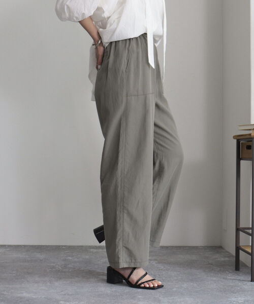 fredy emue（フレディエミュ）の「シルキーリネンブレンドセミワイドパンツ（その他パンツ・レディース・カーキ/ブラック/ベージュ・36/34/38）」の6枚目の写真