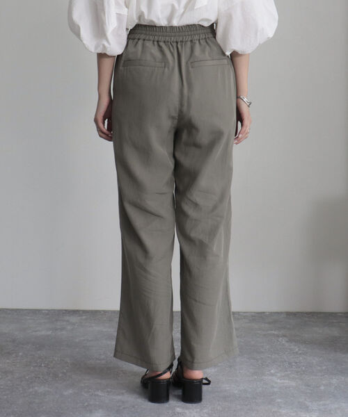 fredy emue（フレディエミュ）の「シルキーリネンブレンドセミワイドパンツ（その他パンツ・レディース・カーキ/ブラック/ベージュ・36/34/38）」の21枚目の写真