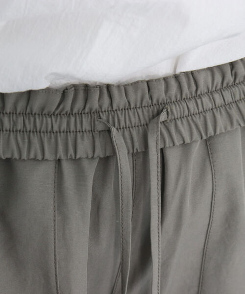 fredy emue（フレディエミュ）の「シルキーリネンブレンドセミワイドパンツ（その他パンツ・レディース・カーキ/ブラック/ベージュ・36/34/38）」の8枚目の写真