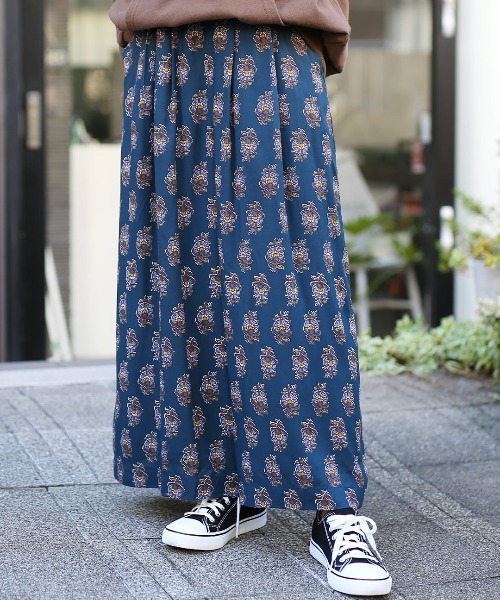 チチカカ（チチカカ）の「ウォッシャブルレーヨンフラワープリントパンツ（その他パンツ・レディース・キャメル/ネイビー/グリーン・LARGE/MEDIUM）」の2枚目の写真