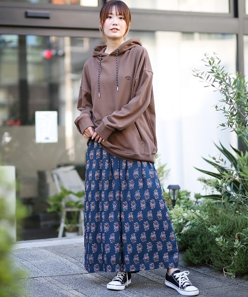 チチカカ（チチカカ）の「ウォッシャブルレーヨンフラワープリントパンツ（その他パンツ・レディース・キャメル/ネイビー/グリーン・LARGE/MEDIUM）」の5枚目の写真