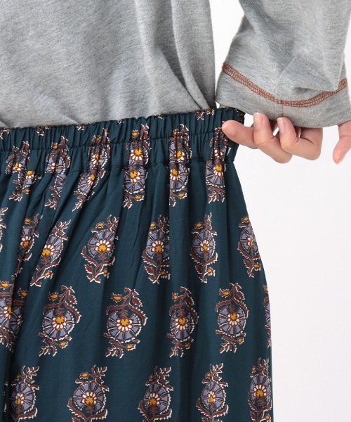 チチカカ（チチカカ）の「ウォッシャブルレーヨンフラワープリントパンツ（その他パンツ・レディース・キャメル/ネイビー/グリーン・LARGE/MEDIUM）」の14枚目の写真