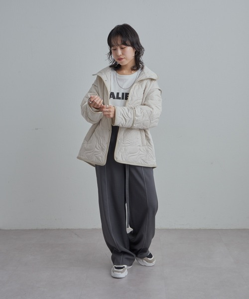 COLONY 2139(コロニートゥーワンスリーナイン)の「2WAYニュアンス柄キルトボンディングパイピングスタンドジャケット(ブルゾン・レディース・カーキ/アイボリー/ブラック・FREE)」の13枚目の写真