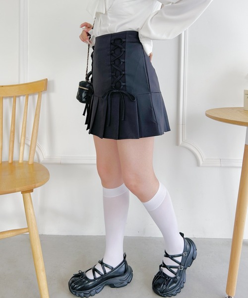Loueme(ルエム)の「プリーツヘムレースアップミニスカート(スカート・レディース・ブラック/グレー・S/M)」の10枚目の写真