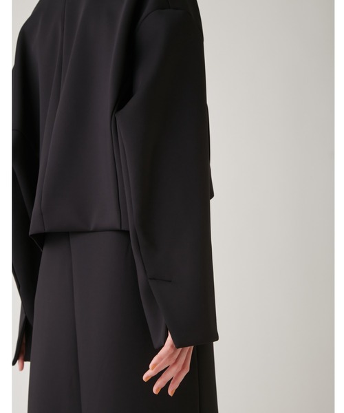 emmi（エミ）の「【emmi atelier】ダンボールニットクロップドジャケット（ノーカラージャケット・レディース・ブラック/オフホワイト・0/1）」の11枚目の写真