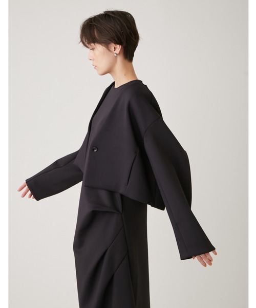 emmi（エミ）の「【emmi atelier】ダンボールニットクロップドジャケット（ノーカラージャケット・レディース・ブラック/オフホワイト・0/1）」の4枚目の写真