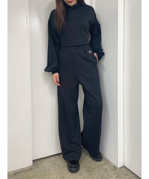 EATME（イートミー）の「EMロゴショートフーディ（セットアップ可能）（パーカー・レディース・ブラック/アイボリー/グリーン・FREE）」の11枚目の写真