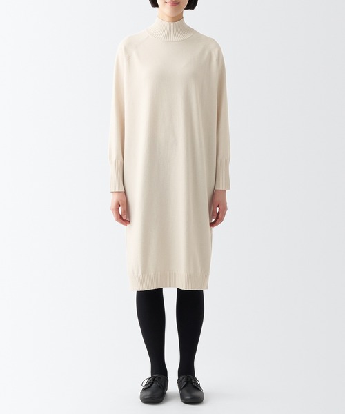 無印良品(ムジルシリョウヒン)の「洗えるニットハイネックワンピース(ワンピース・レディース・オフホワイト/ブラック/ダークグレー・XL/M/S/L)」の4枚目の写真