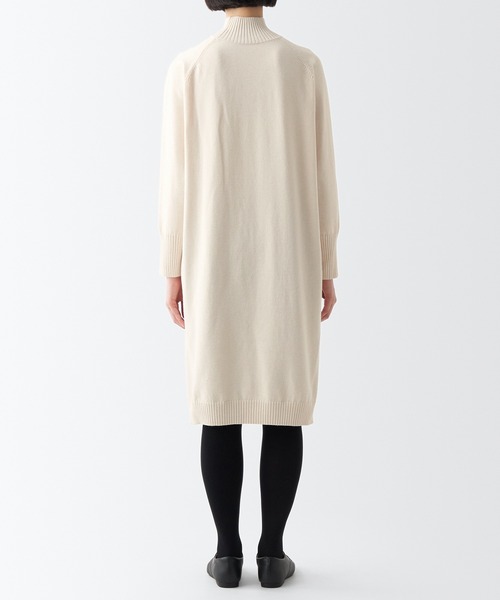 無印良品(ムジルシリョウヒン)の「洗えるニットハイネックワンピース(ワンピース・レディース・オフホワイト/ブラック/ダークグレー・XL/M/S/L)」の6枚目の写真