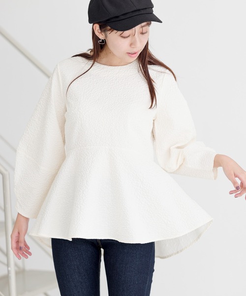 mysty woman(ミスティウーマン)の「ペプラムジャガードチュニックブラウス 976663(Tシャツ/カットソー・レディース・モカ/アイボリー/ブラック・FREE)」の2枚目の写真