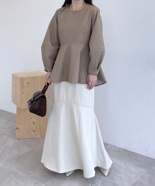 mysty woman(ミスティウーマン)の「ペプラムジャガードチュニックブラウス 976663(Tシャツ/カットソー・レディース・モカ/アイボリー/ブラック・FREE)」の4枚目の写真