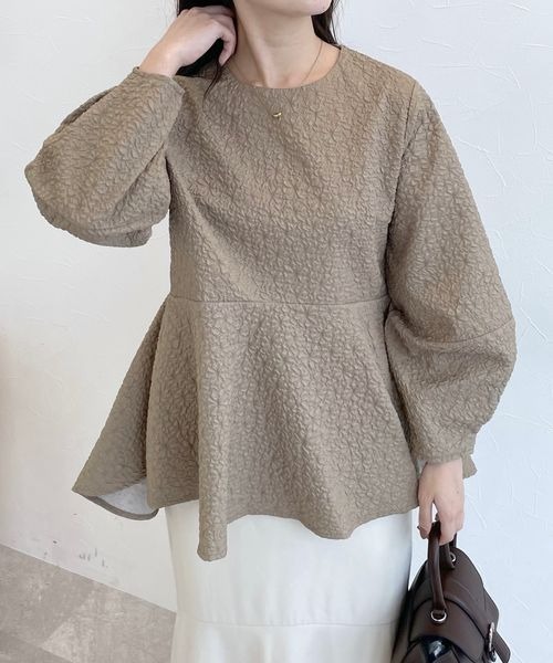 mysty woman(ミスティウーマン)の「ペプラムジャガードチュニックブラウス 976663(Tシャツ/カットソー・レディース・モカ/アイボリー/ブラック・FREE)」の5枚目の写真
