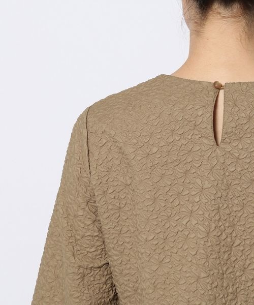 mysty woman(ミスティウーマン)の「ペプラムジャガードチュニックブラウス 976663(Tシャツ/カットソー・レディース・モカ/アイボリー/ブラック・FREE)」の15枚目の写真