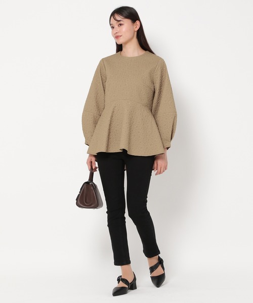 mysty woman(ミスティウーマン)の「ペプラムジャガードチュニックブラウス 976663(Tシャツ/カットソー・レディース・モカ/アイボリー/ブラック・FREE)」の6枚目の写真